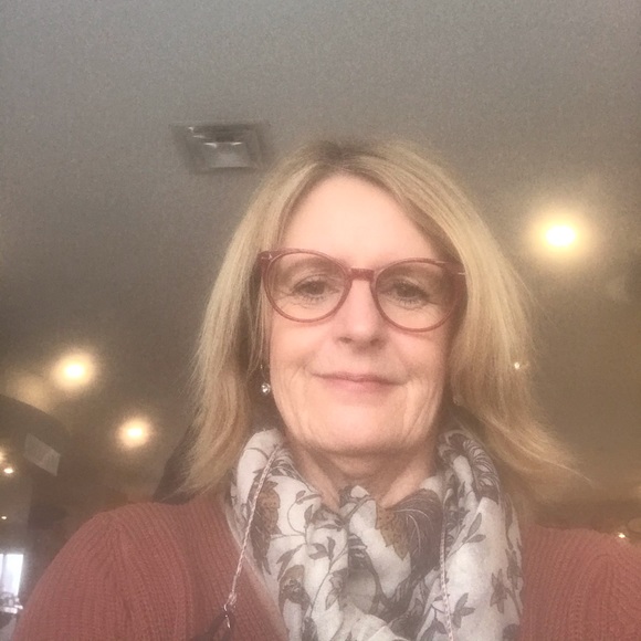 Meet your Posher, Sharon - Picture 1 of 1